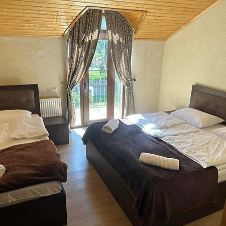 Hotel Iveria Kazbegi Exteriör bild