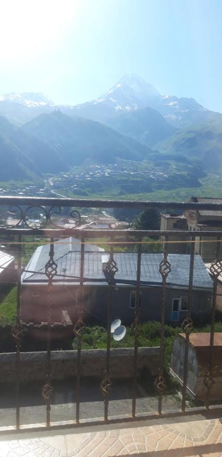 Hotel Iveria Kazbegi Exteriör bild