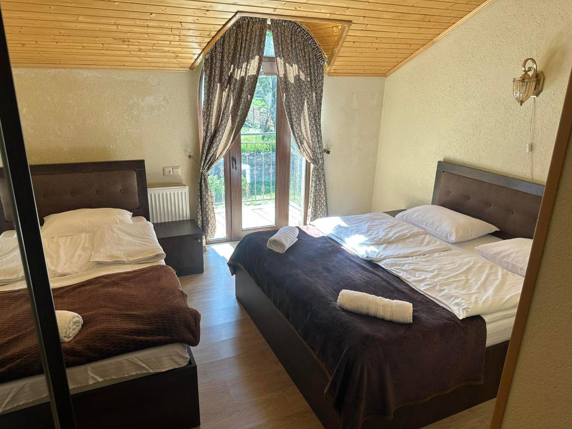 Hotel Iveria Kazbegi Exteriör bild