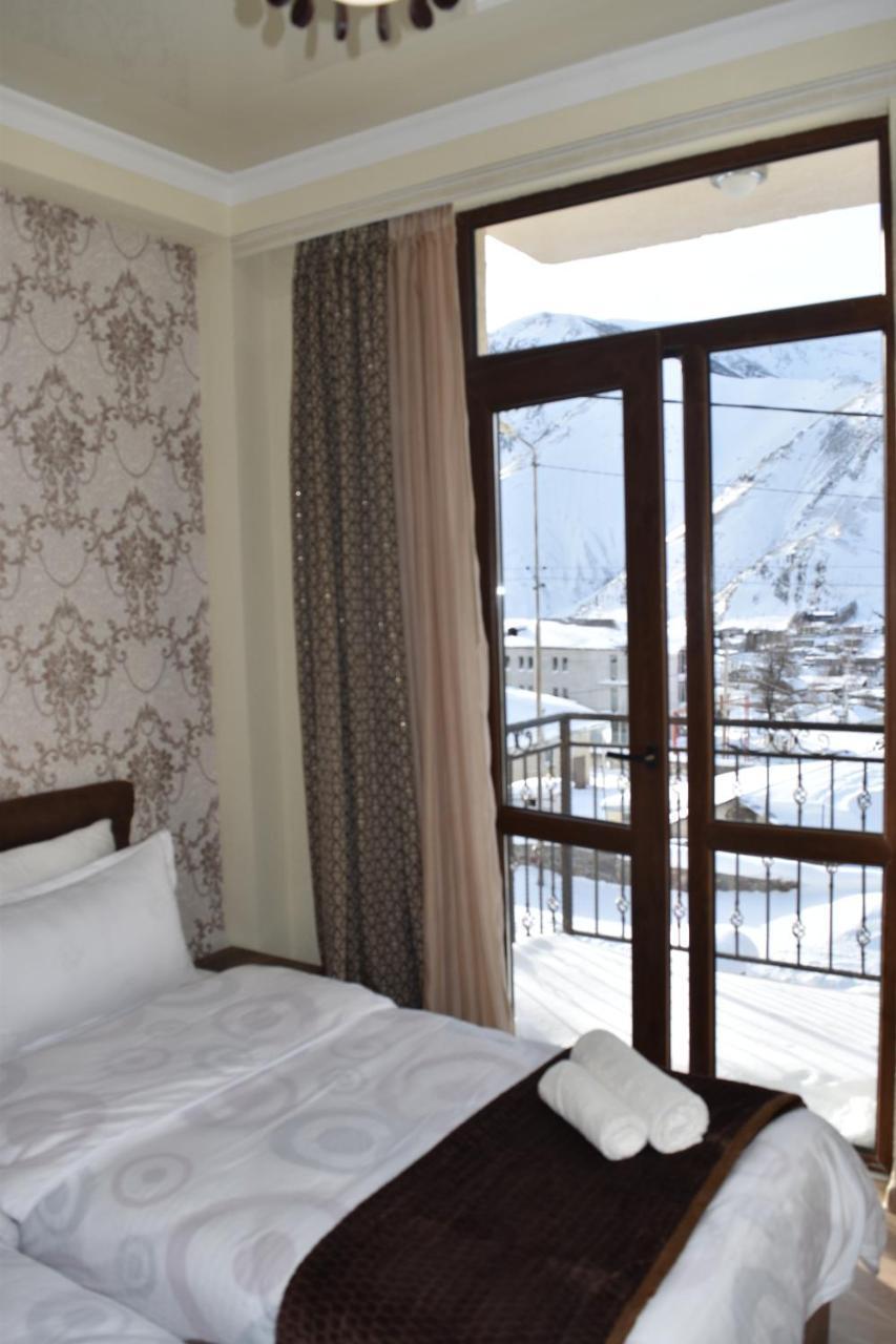 Hotel Iveria Kazbegi Exteriör bild
