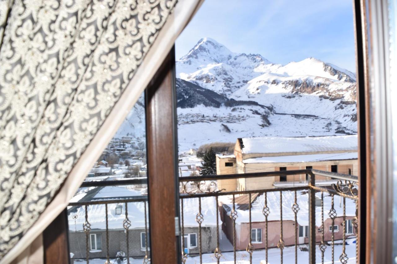 Hotel Iveria Kazbegi Exteriör bild