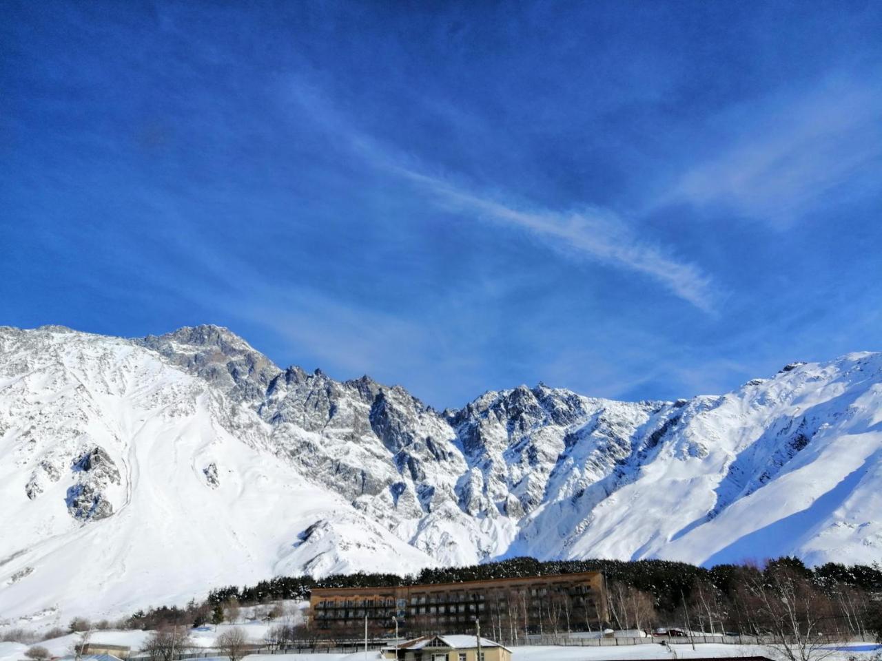 Hotel Iveria Kazbegi Exteriör bild